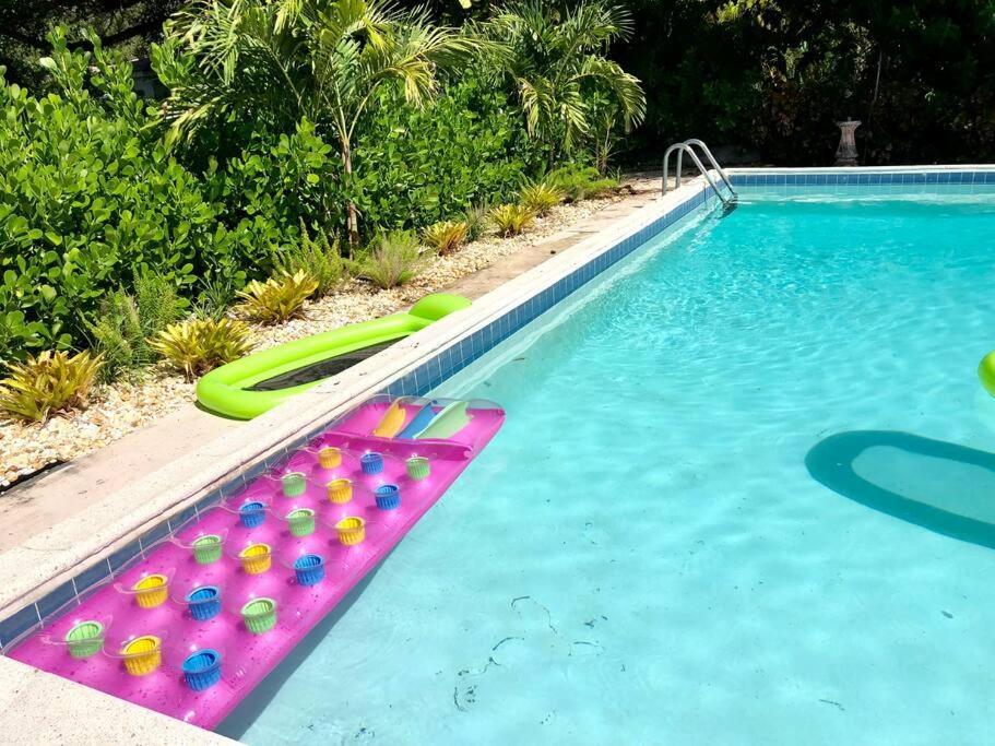 House With Pool, 10 Mins Drive To The Beach! Villa Miami Shores ภายนอก รูปภาพ