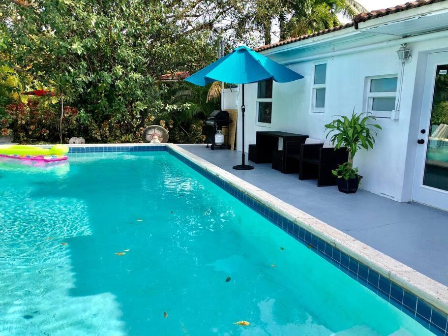 House With Pool, 10 Mins Drive To The Beach! Villa Miami Shores ภายนอก รูปภาพ