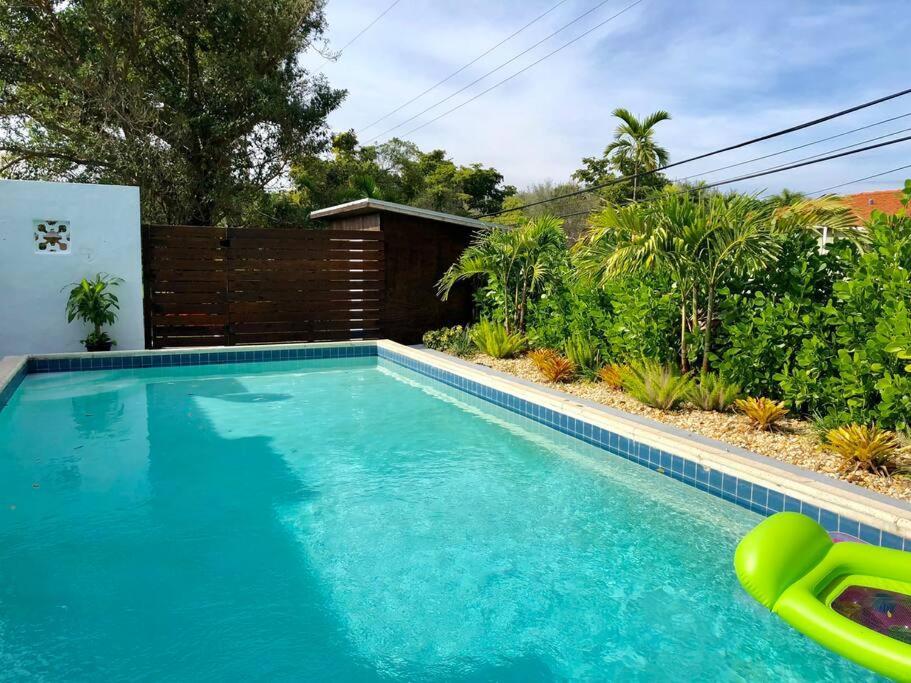 House With Pool, 10 Mins Drive To The Beach! Villa Miami Shores ภายนอก รูปภาพ