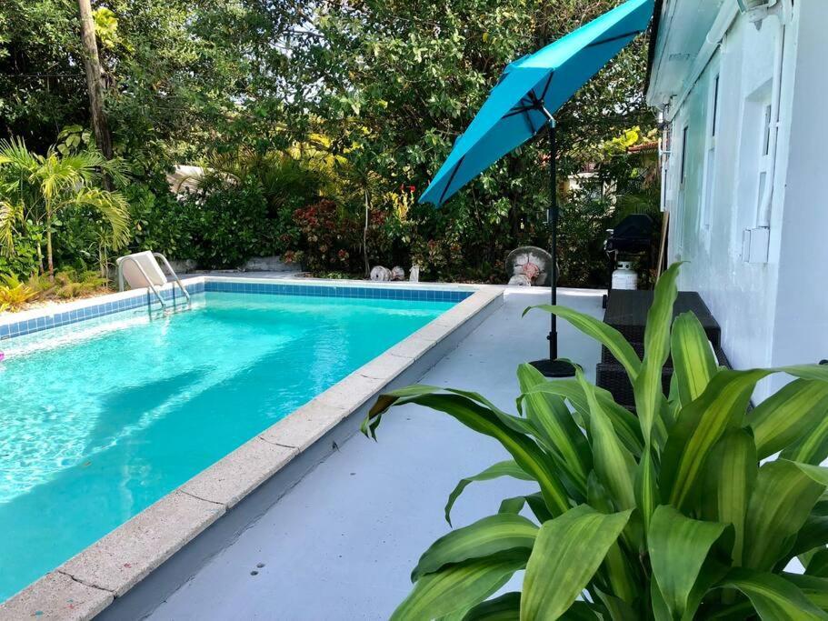 House With Pool, 10 Mins Drive To The Beach! Villa Miami Shores ภายนอก รูปภาพ