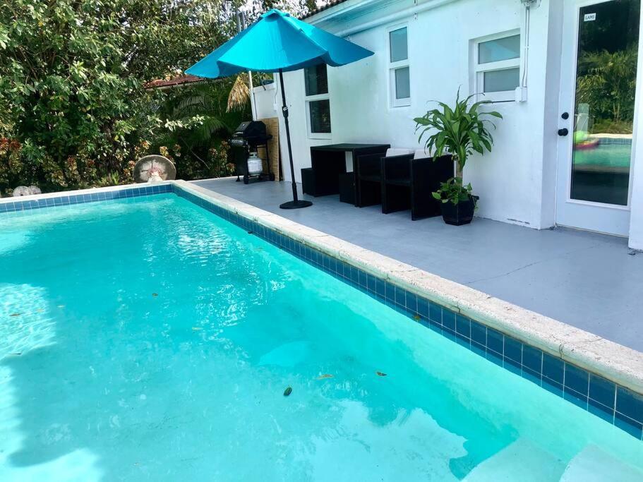 House With Pool, 10 Mins Drive To The Beach! Villa Miami Shores ภายนอก รูปภาพ