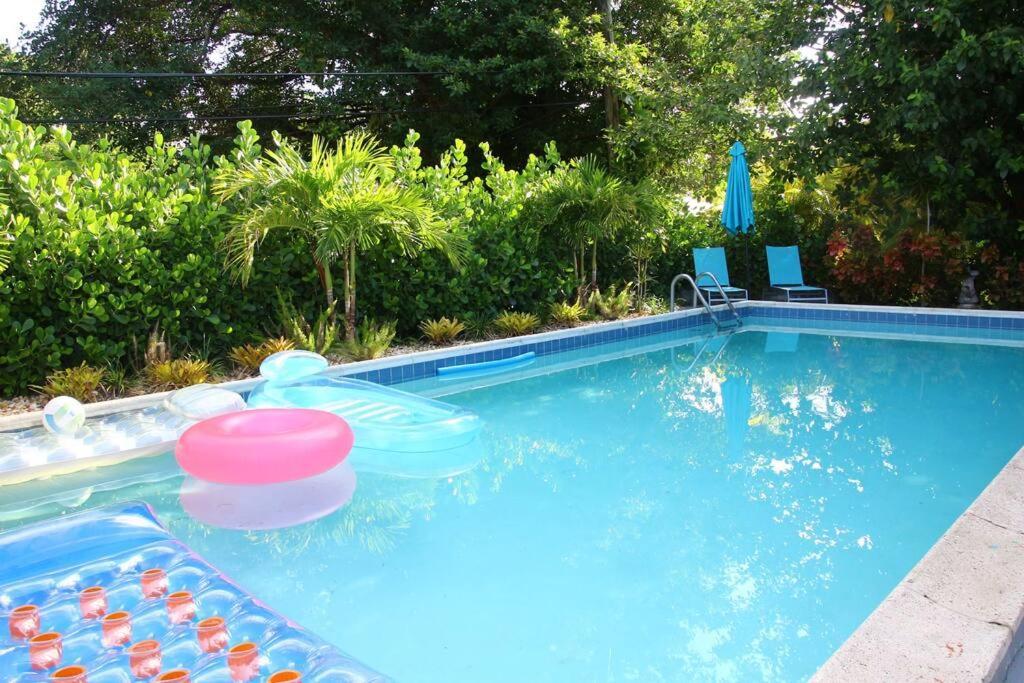 House With Pool, 10 Mins Drive To The Beach! Villa Miami Shores ภายนอก รูปภาพ